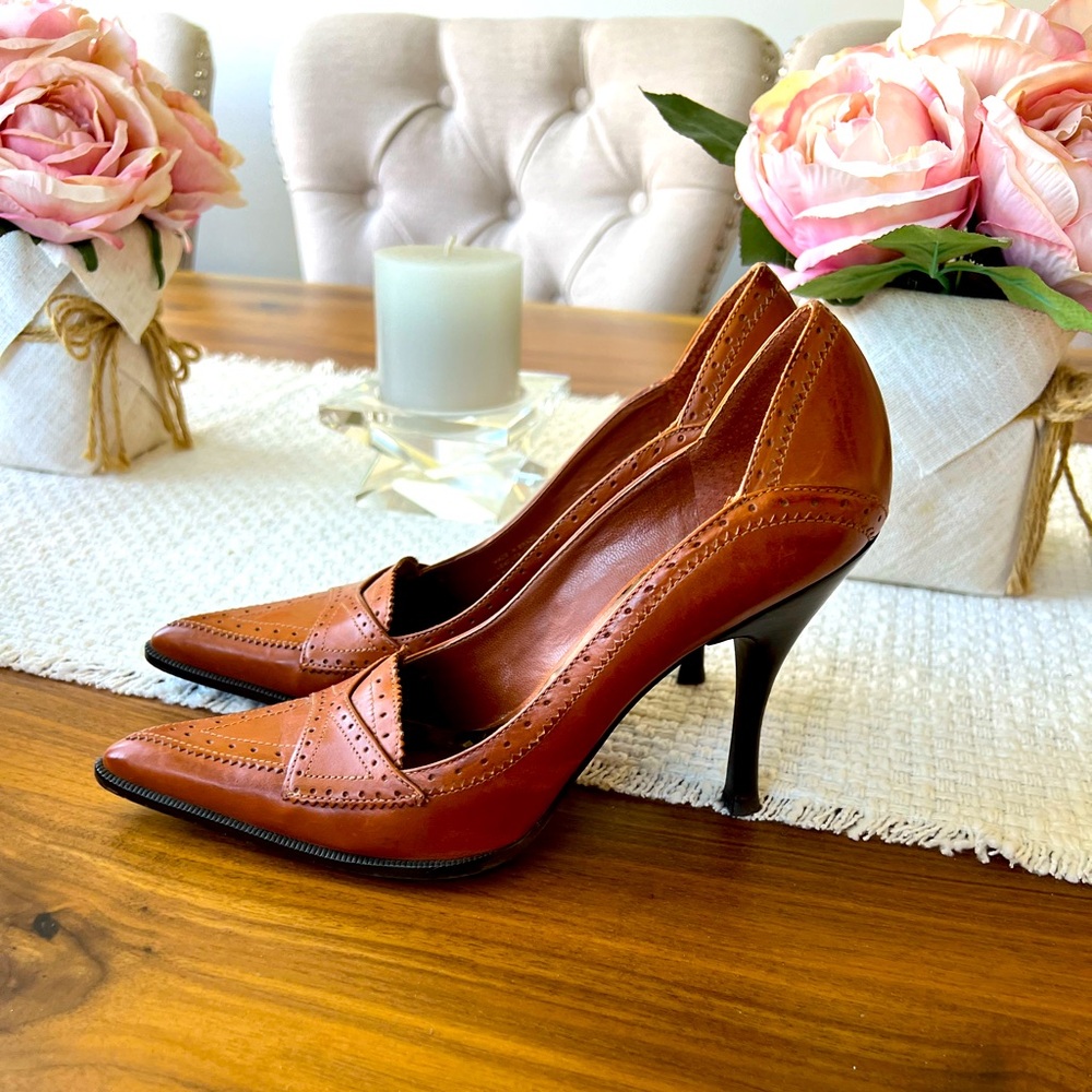 Stunning pair of women’s size 7 pumps from BCBGirls. All leather upper.